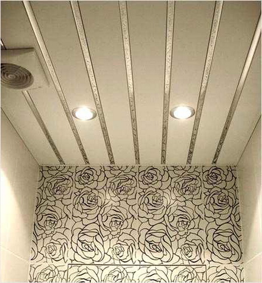 реечный потолок в туалете фото